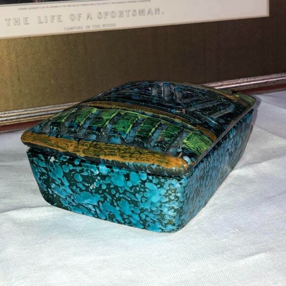 Italian pottery - cigarette box with lid